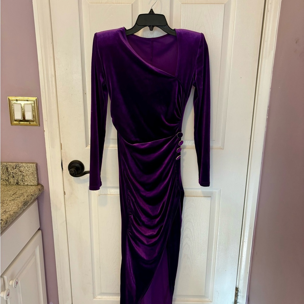 Elegant Purple Velvet Long-Sleeve Dress